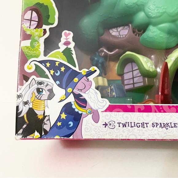 My Little Pony Friendship is Magic Twilight Sparkle Golden Oak Library Playset - Picture 2 of 16